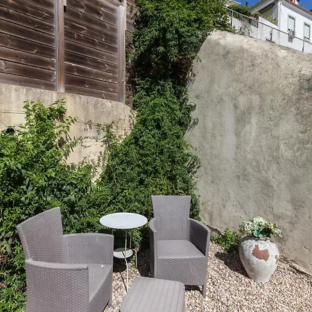 Appartamento Flh Castle Duplex With Terrace Lisbona